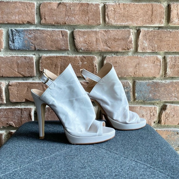 Le Chateau Luxe Peep-Toe Heels - Picture 3 of 8